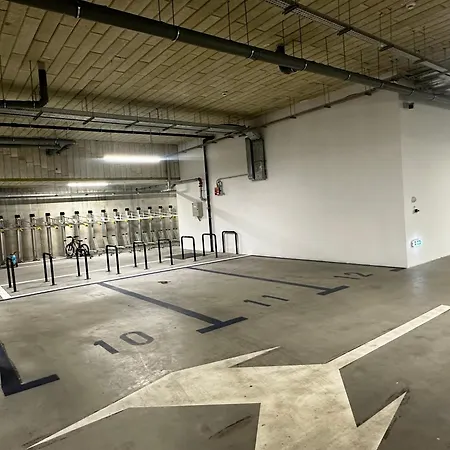 Bel Dom, A Spacious New 2 & Parking *